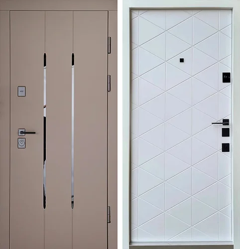 Металлическая дверь открывается внутрь квартиры №125