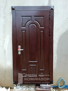 Входная дверь терморазрыв  шпон / эмаль с двухцветной окраской металла, магнитными уплотнителями, двухсистемным замком Cisa на заказ