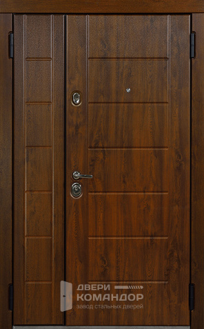 Широкая входная дверь в квартиру №12 - наружная сторона