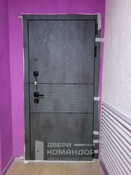 Входная дверь Infinity  Чёрный кварц зеркало максимум с тонировкой Лабиринт